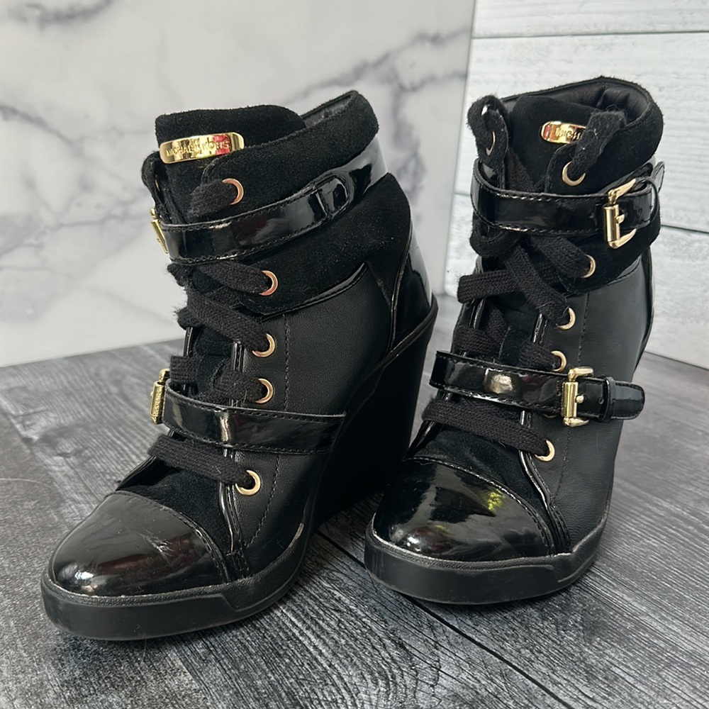 MK MICHEAL KORS black leather and patent leather wedge sneaker 5M - Picture 4 of 6